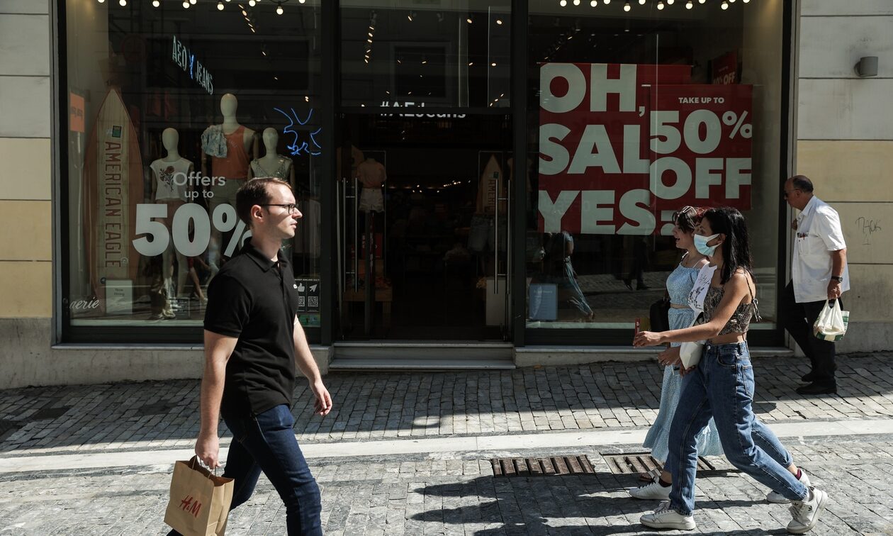 Θερινές εκπτώσεις – Κορκίδης: Η πρώτη Κυριακή «κάηκε» από τις υψηλές θερμοκρασίες