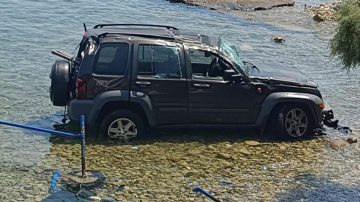 Κάλαμος: Απίστευτη «βουτιά» αυτοκινήτου στη θάλασσα