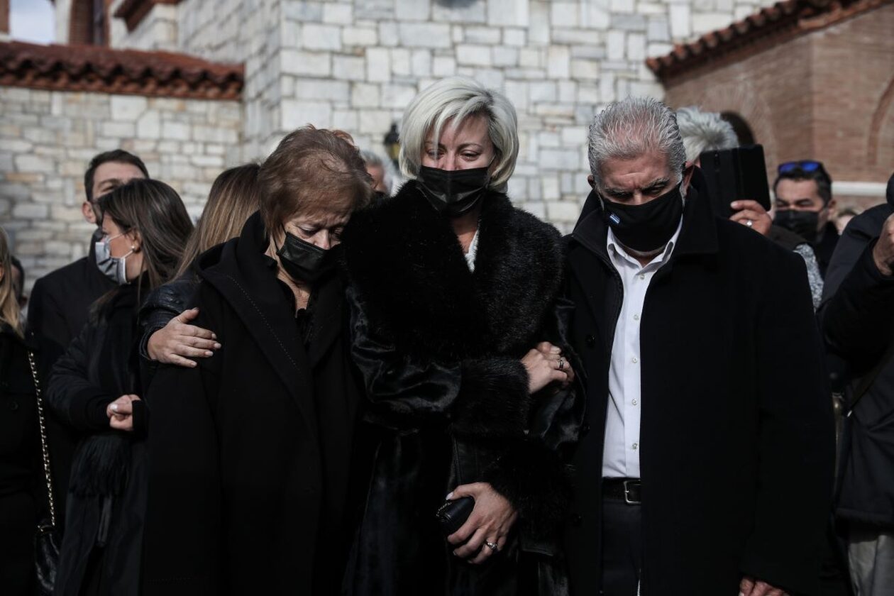 Ελεύθερη με εγγύηση 50.000 ευρώ η Μαρία Καρρά, χήρα του Γ. Τράγκα – Τι είπε στον ανακριτή