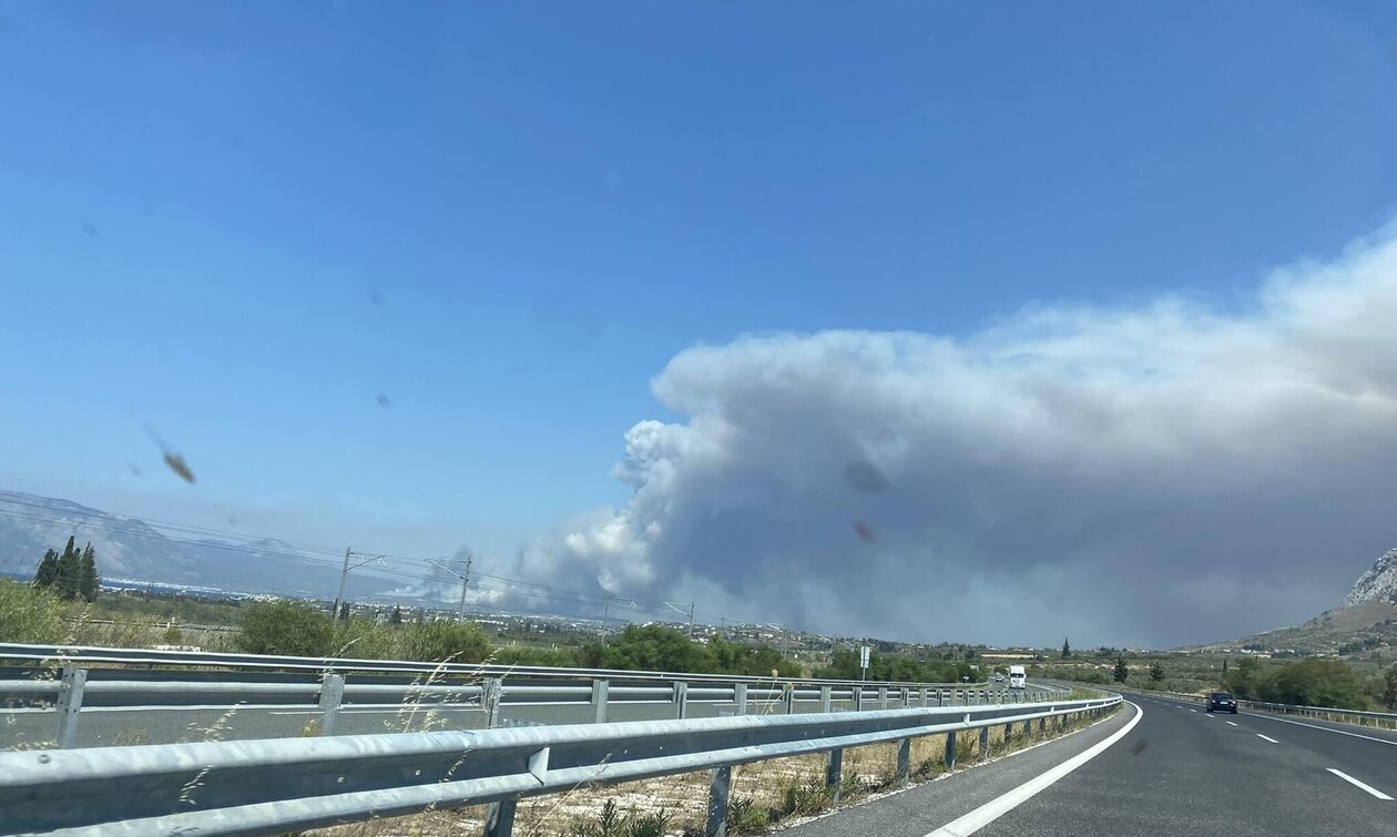 Φωτιά στο Λουτράκι: Ορατή από την Εθνική