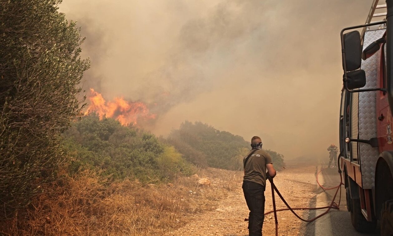 Φωτιά στον Κουβαρά: «Υπάρχει ανησυχία λόγω των ισχυρών ανέμων, χρειάζονται πολλά εναέρια μέσα»