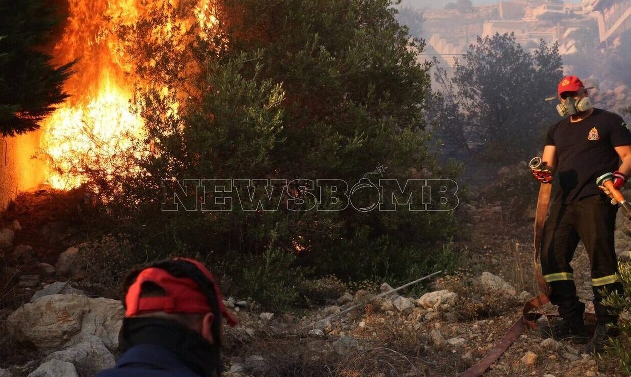 Μεγάλη αναζωπύρωση στο Λουτράκι – Ενεργές εστίες στην Αν. Αττική – Οριοθετήθηκε στο Καπαρέλλι