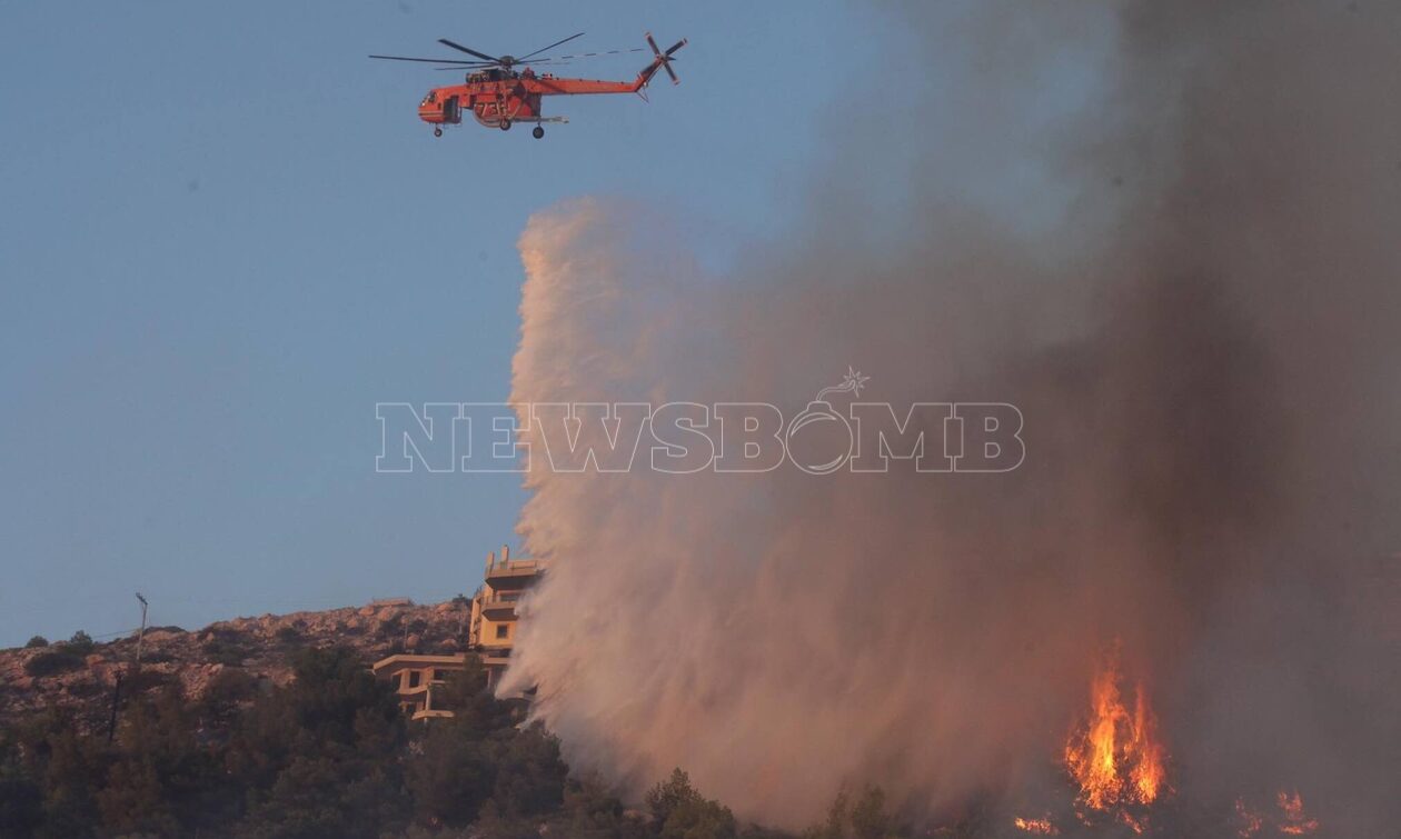 Συναγερμός σε 6 περιφέρειες για πυρκαγιά – Ισχυροί άνεμοι πνέουν στα πύρινα μέτωπα