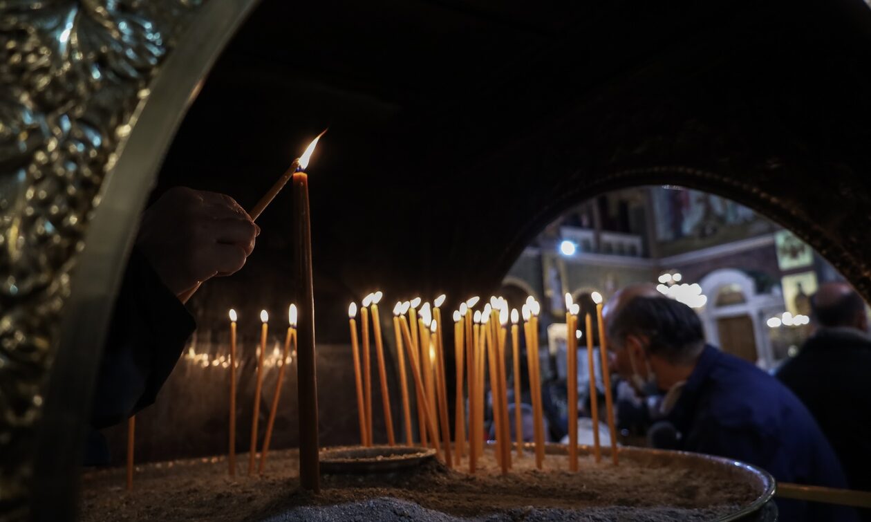 Ρόδος: Σε αργία ο ιερέας που καταγγέλθηκε ότι άλειψε με λάδι τουρίστα – «Του έβαλα στα εκζέματα»