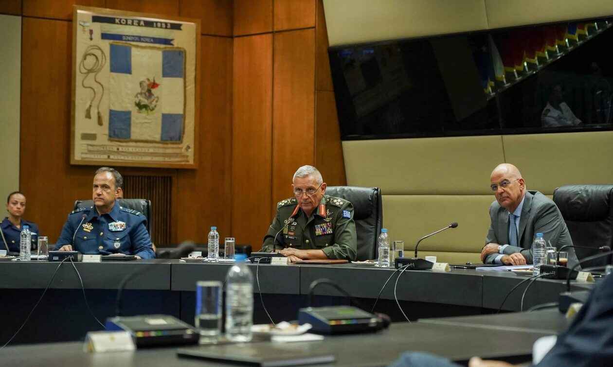 Συνάντηση Νίκου Δένδια με τον Αρχηγό ΓΕΕΘΑ