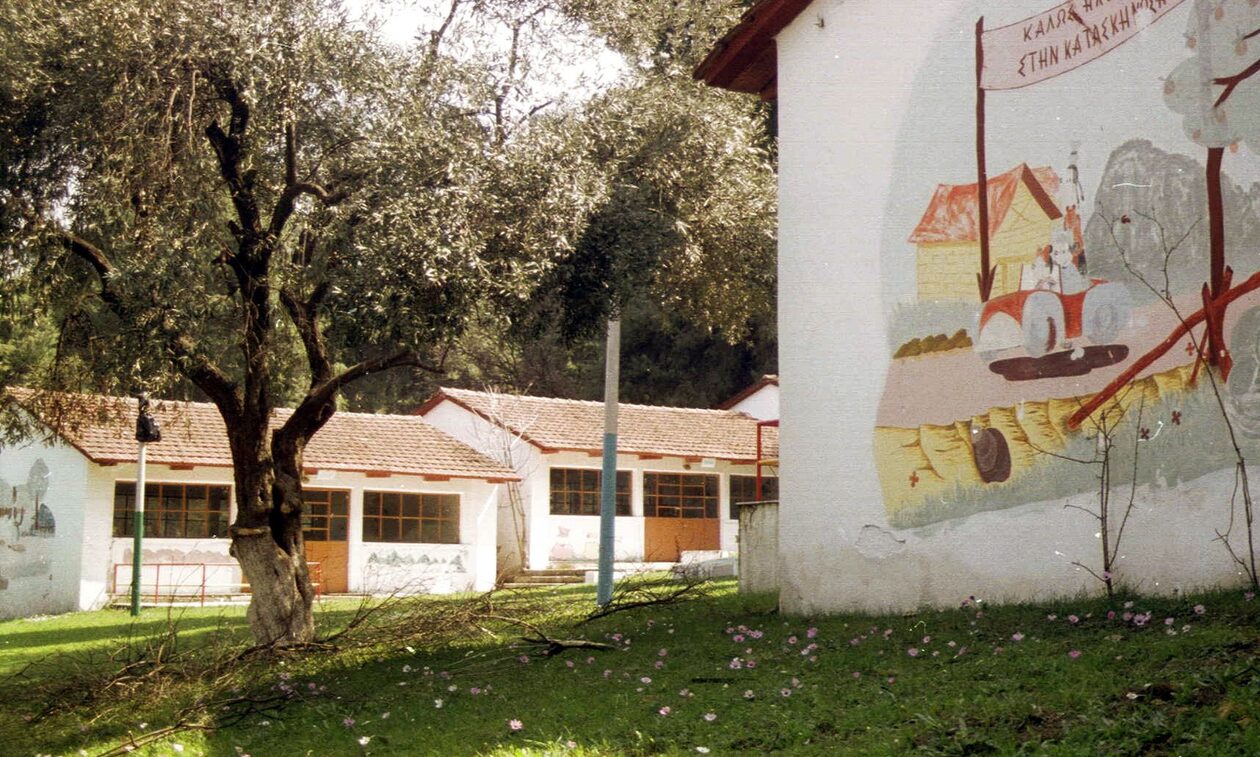 Φωτιά τώρα: Αναστέλλεται η λειτουργία της δημοτικής κατασκήνωσης στα Βίλια