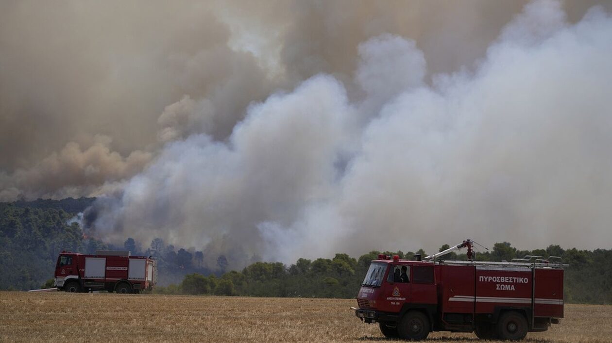 Στις φλόγες και η Κρήτη –  Φωτιές σε Βαγιωνιά και Ρούσσα Εκκλησιά Σητείας