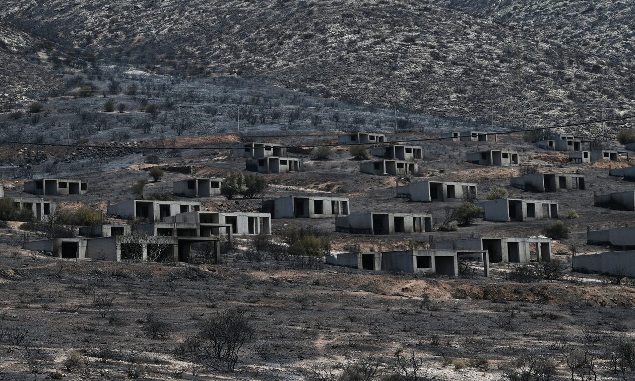 Φωτιά στον Κουβαρά: Βίντεο από drone του Guardian δείχνει την καταστροφή