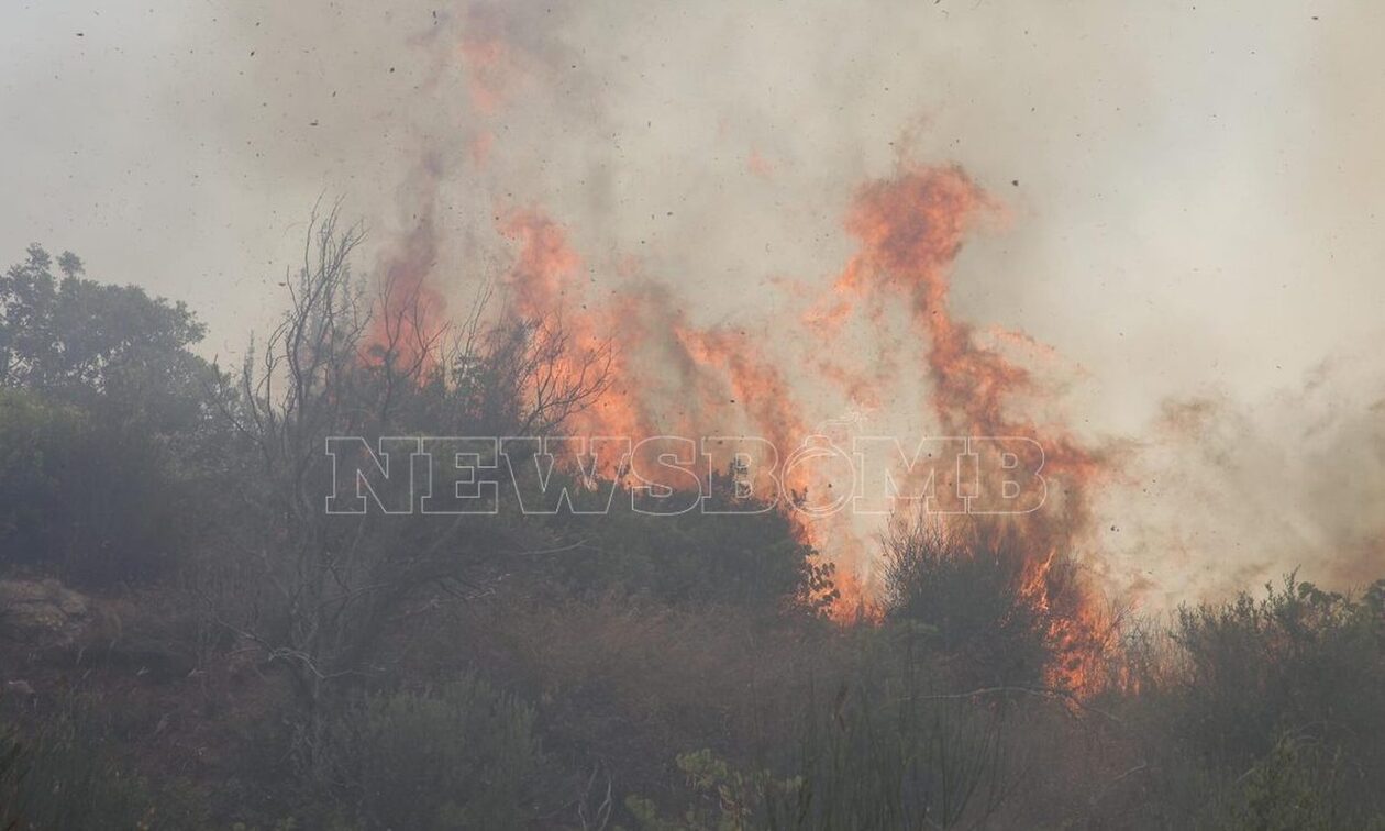 Κρίσιμες οι επόμενες 5 ώρες για την κατάσβεση της φωτιάς στη Δυτική Αττική
