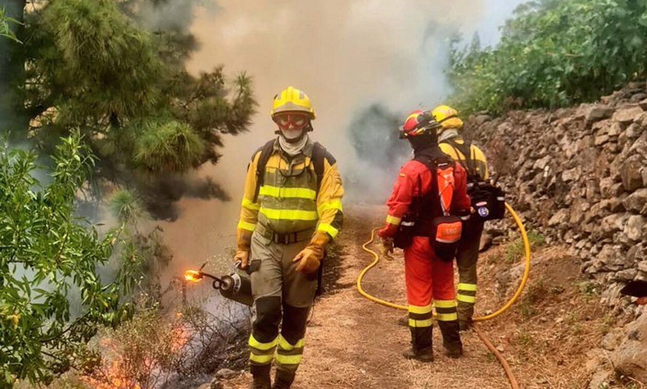 Ιταλία: Πυρκαγιές στην περιοχή Σαλέντο – Απειλούνται κατοικημένες περιοχές