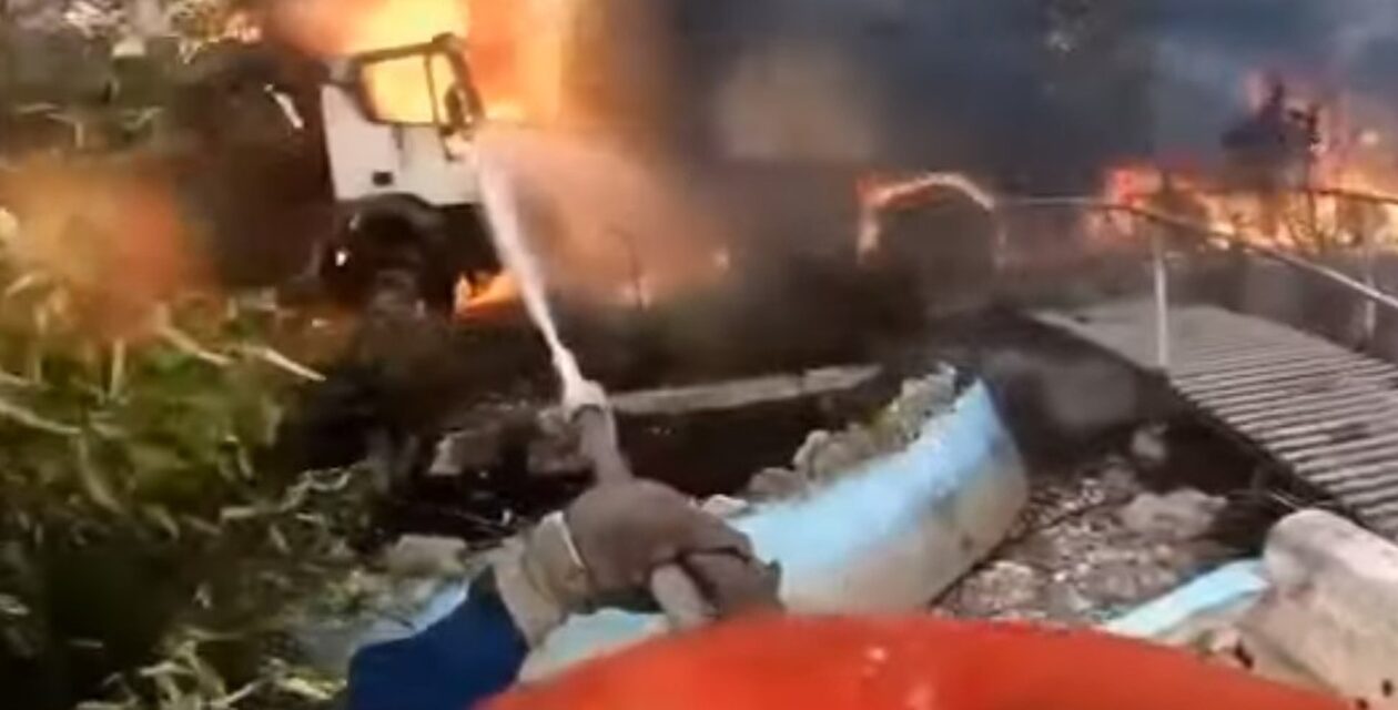 Μάνδρα: Συγκλονιστικές εικόνες από την πυρκαγιά «μέσα από τα μάτια του πυροσβέστη»