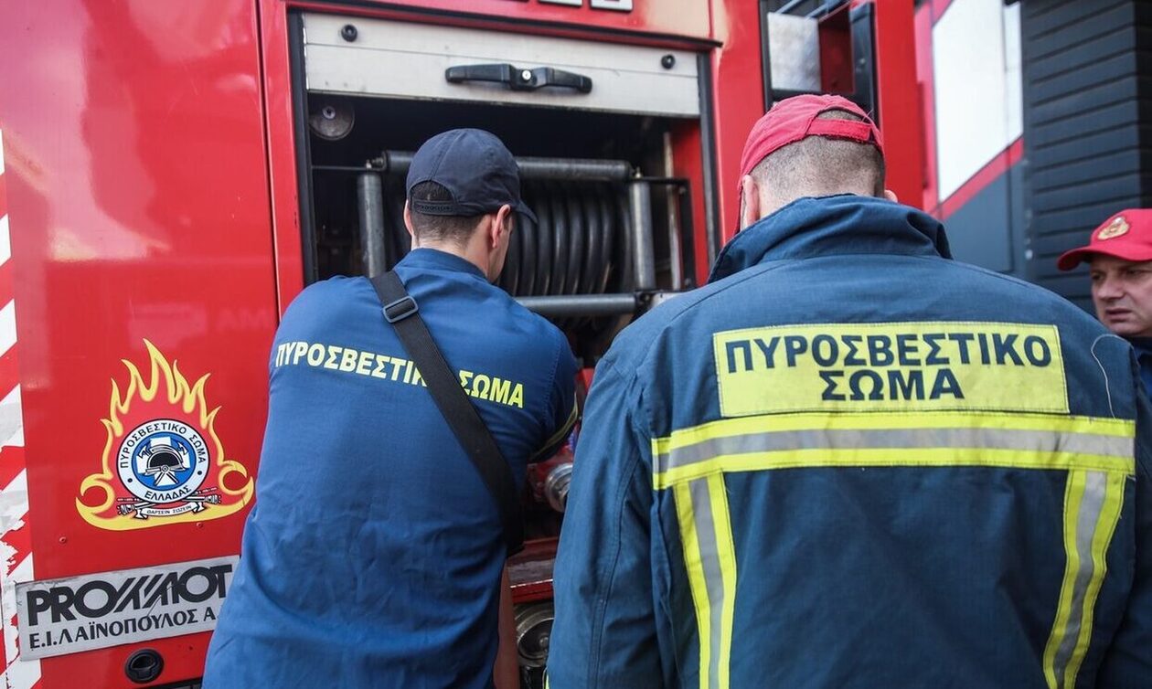 Στις φλόγες εργοστάσιο με καύσιμα στα Δερβενοχώρια