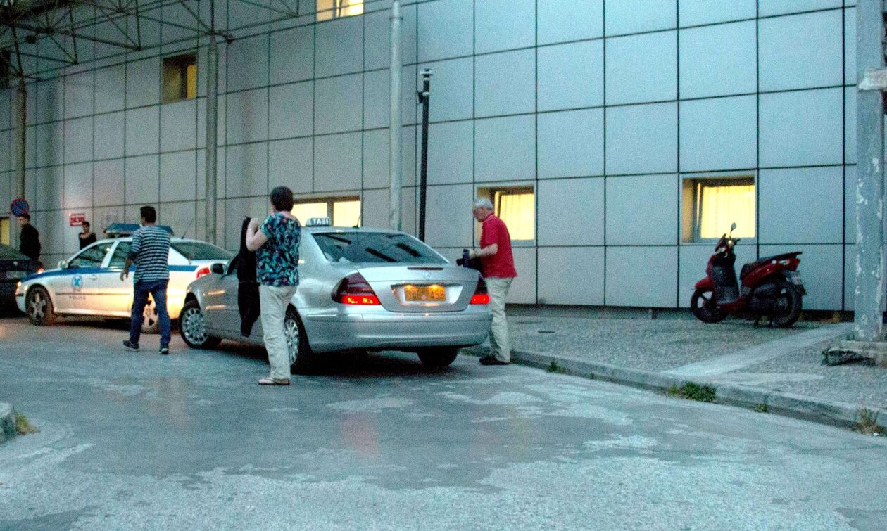 Βόλος: 25χρονος τραυμάτισε με το αυτοκίνητο τη μητέρα του επειδή δεν τον άφηνε να φύγει από το σπίτι