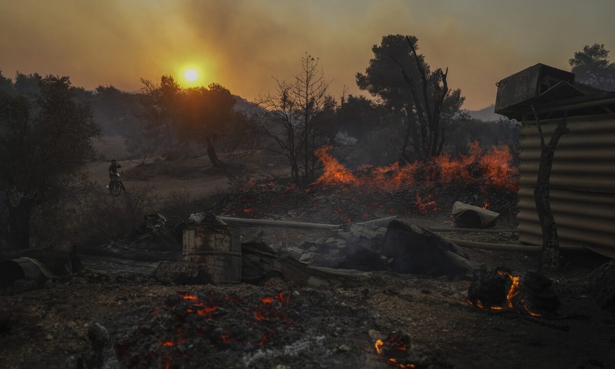Τουρκικά Μέσα Ενημέρωσης για τις πυρκαγιές: «Συναγερμός στην Ελλάδα, έρχεται καύσωνας»