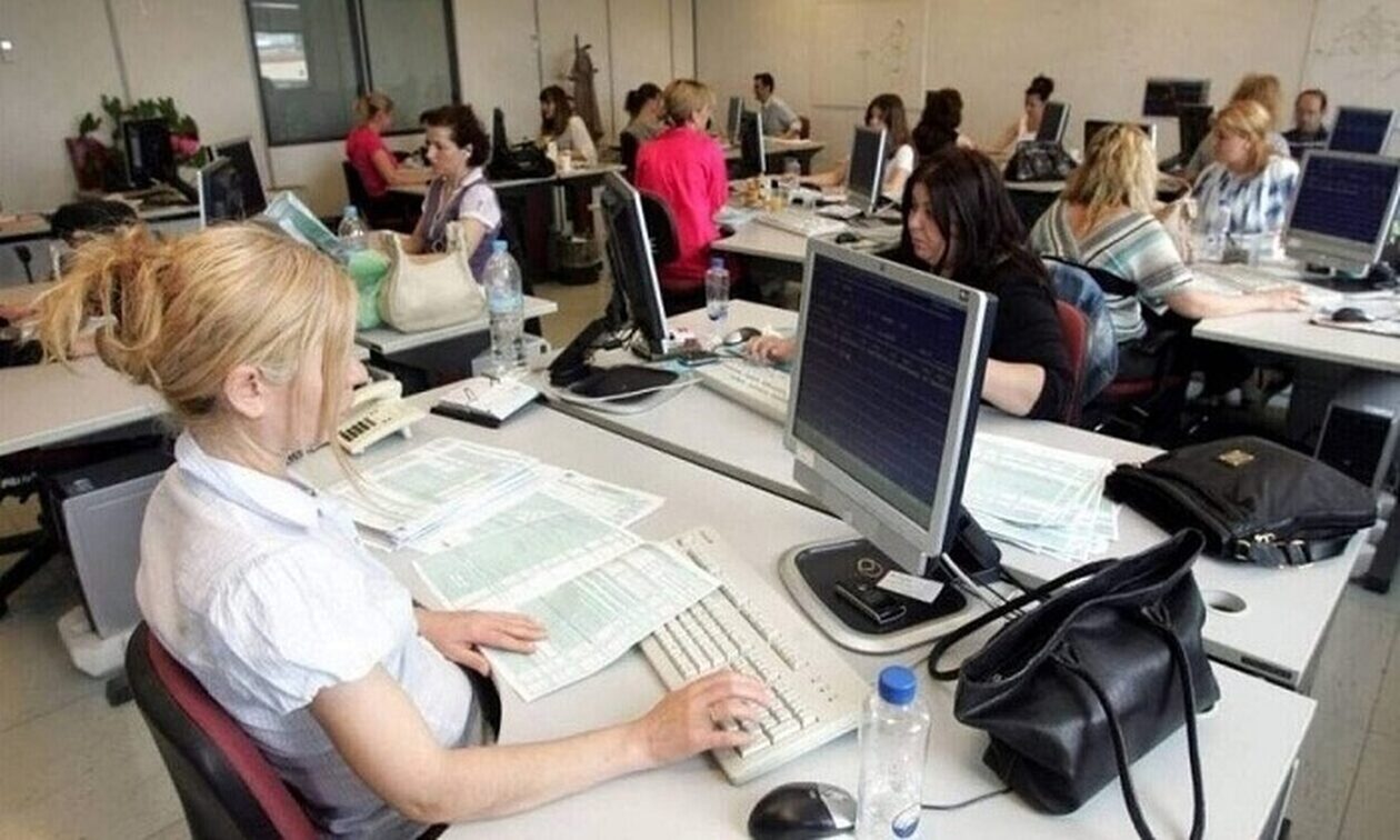 Μέτρα προστασίας των δημοσίων υπαλλήλων για αύριο, λόγω καύσωνα