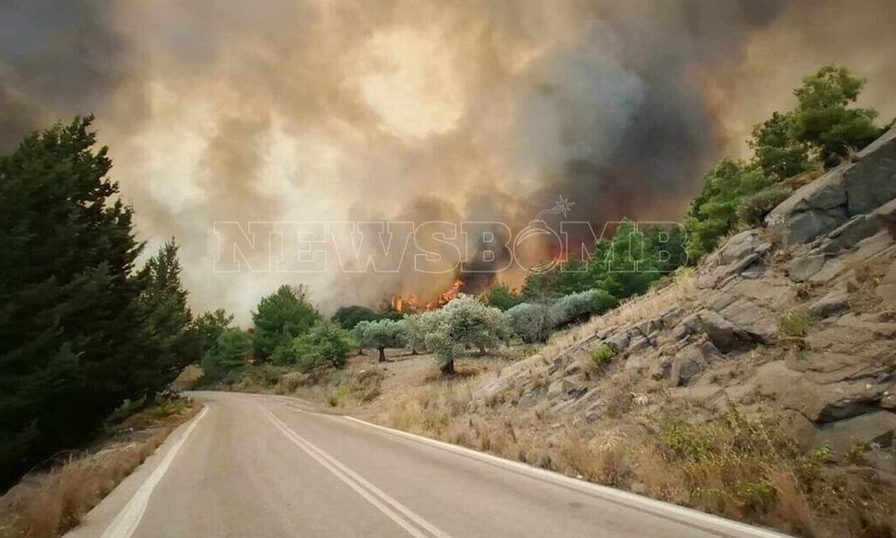 Ρόδος: Μάχη με τις αναζωπυρώσεις δίνουν οι πυροσβεστικές δυνάμεις
