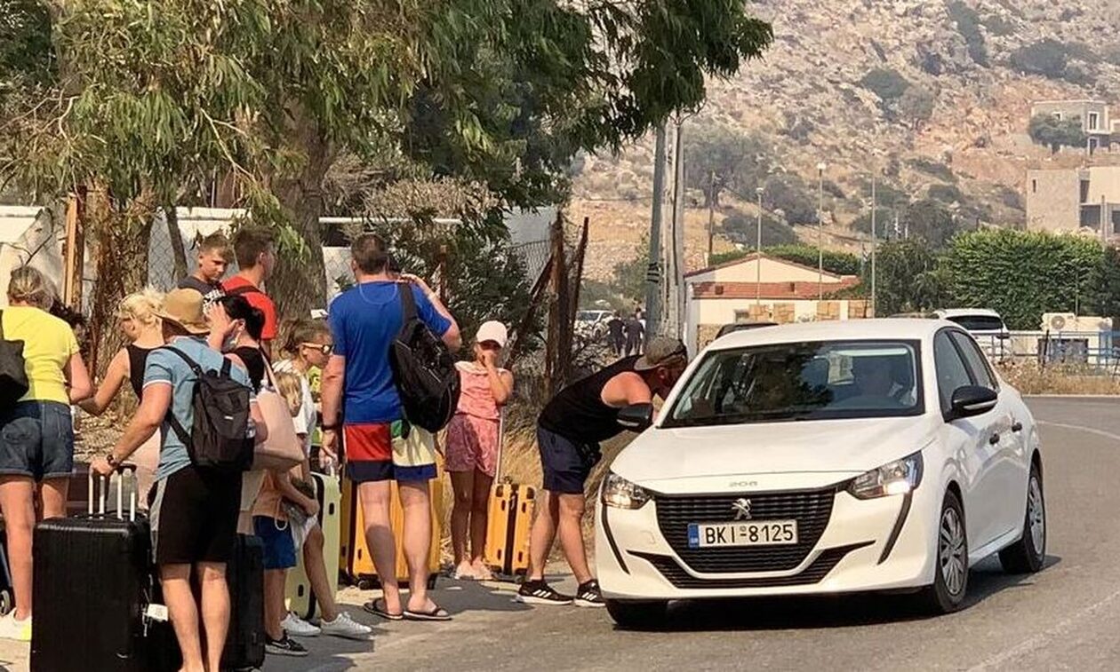 Φωτιά στη Ρόδο -ΥΠΕΞ: Τα τηλέφωνα επικοινωνίας της Μονάδας Διαχείρισης Κρίσεων για ξένους πολίτες