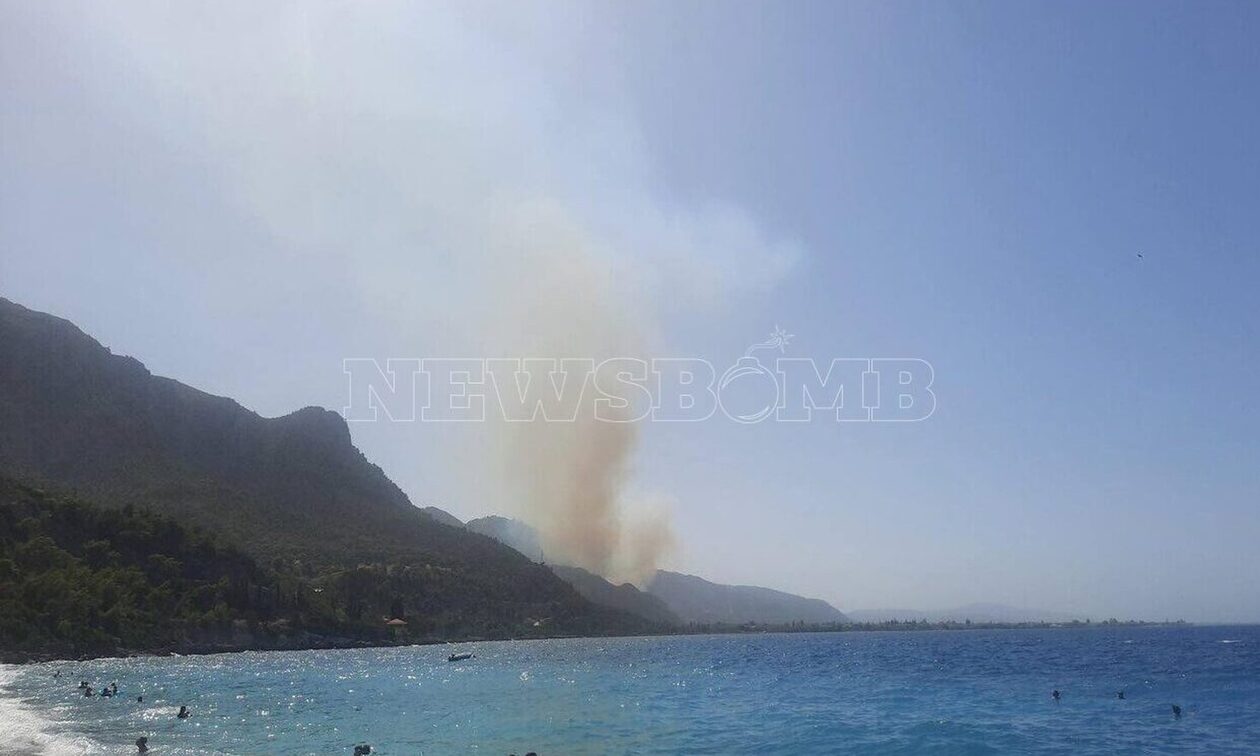 Φωτιά στο Αίγιο: Έκλεισε η Παλαιά Εθνική Πατρών – Κορίνθου