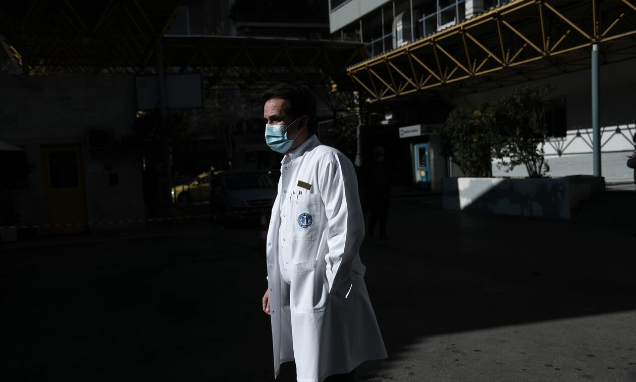 Κορονοϊός: «Τέλος» οι μάσκες και από νοσοκομεία και δομές υγείας – Πού παραμένει υποχρεωτική