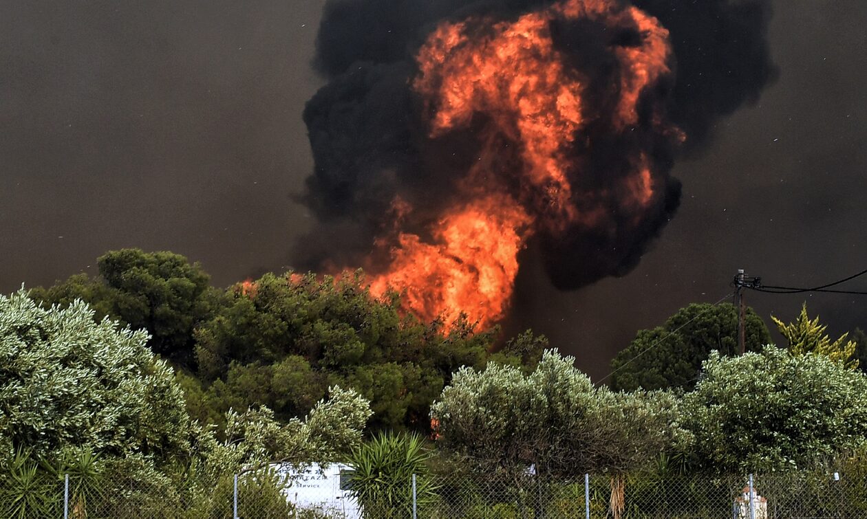 Φωτιά τώρα: Μαίνονται οι πυρκαγιές σε Κέρκυρα, Ρόδο, Αίγιο και Κάρυστο – Οι εξελίξεις στα μέτωπα