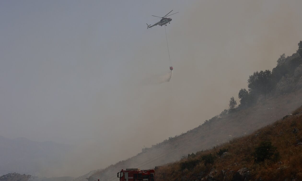 Φωτιά στην Κέρκυρα: Καλύτερη η εικόνα στα μέτωπα – Επιστρέφουν στα ξενοδοχεία τους οι τουρίστες