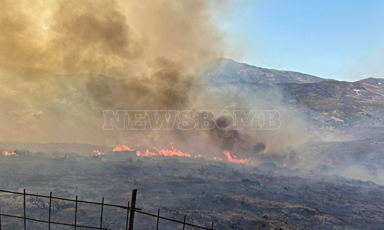 Φωτιά στην Κάρυστο: Μαίνονται τα «πύρινα μέτωπα» στα χωριά Άγιοι και Πλατανιστός