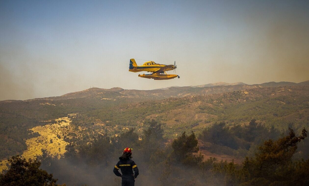 Πυροσβεστική: 63 δασικές πυρκαγιές το τελευταίο 24ωρο – Η κατάσταση σε Ρόδο, Εύβοια, Κέρκυρα, Αχαϊα