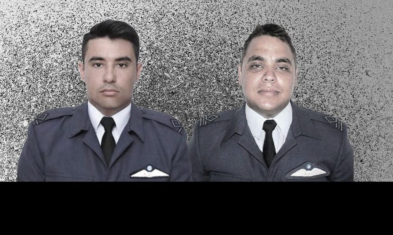 Η τραγωδία στην Κάρυστο με τους δύο νεκρούς ήρωες πιλότους στα πρωτοσέλιδα των εφημερίδων