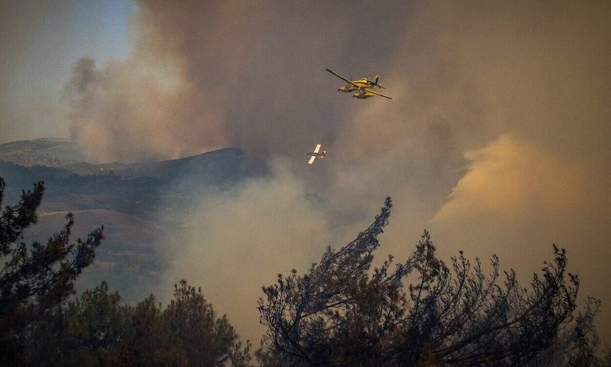 Συνεχίζεται η μάχη με τις φλόγες στα πύρινα μέτωπα – Καταγγελία για εμπρησμό στην Κέρκυρα