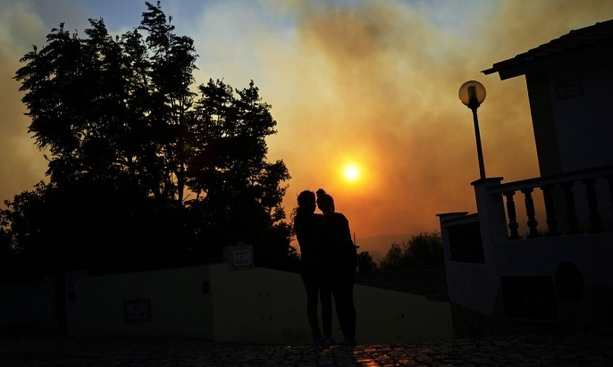 Πορτογαλία (2): Υπό έλεγχο τέθηκε η πυρκαγιά στην Κασκάις, οι αρχές παραμένουν σε επιφυλακή