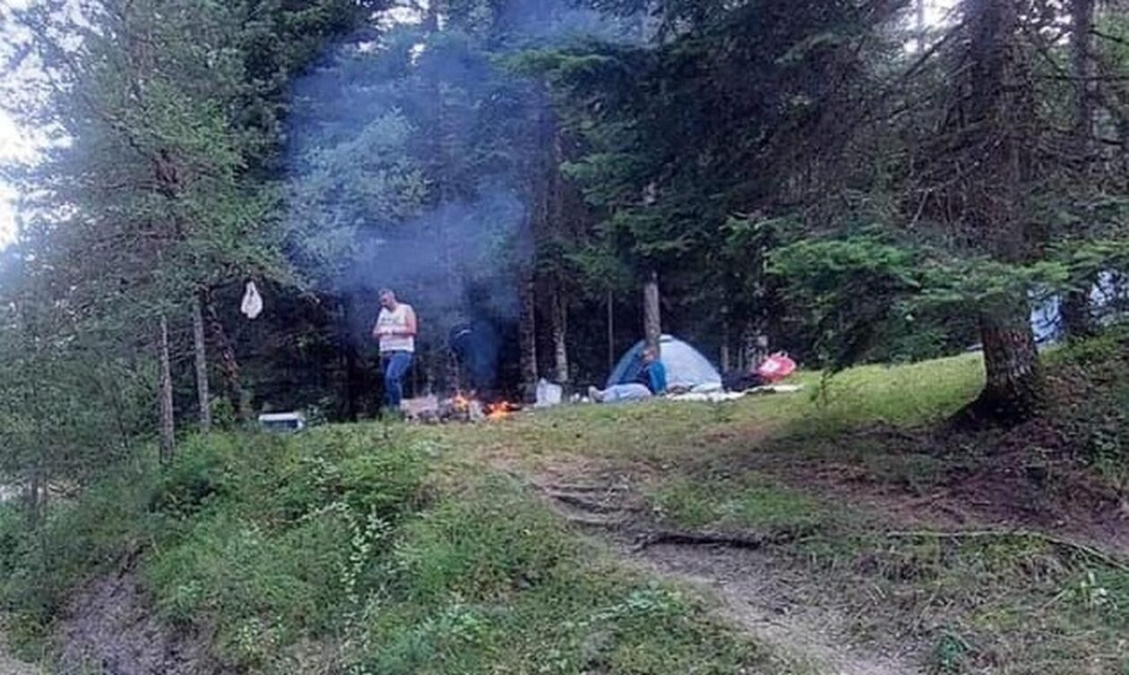 Βάλια Κάλντα: Ενώ η Ελλάδα καίγεται εκδρομείς άναψαν φωτιά για μπάρμπεκιου στο δάσος