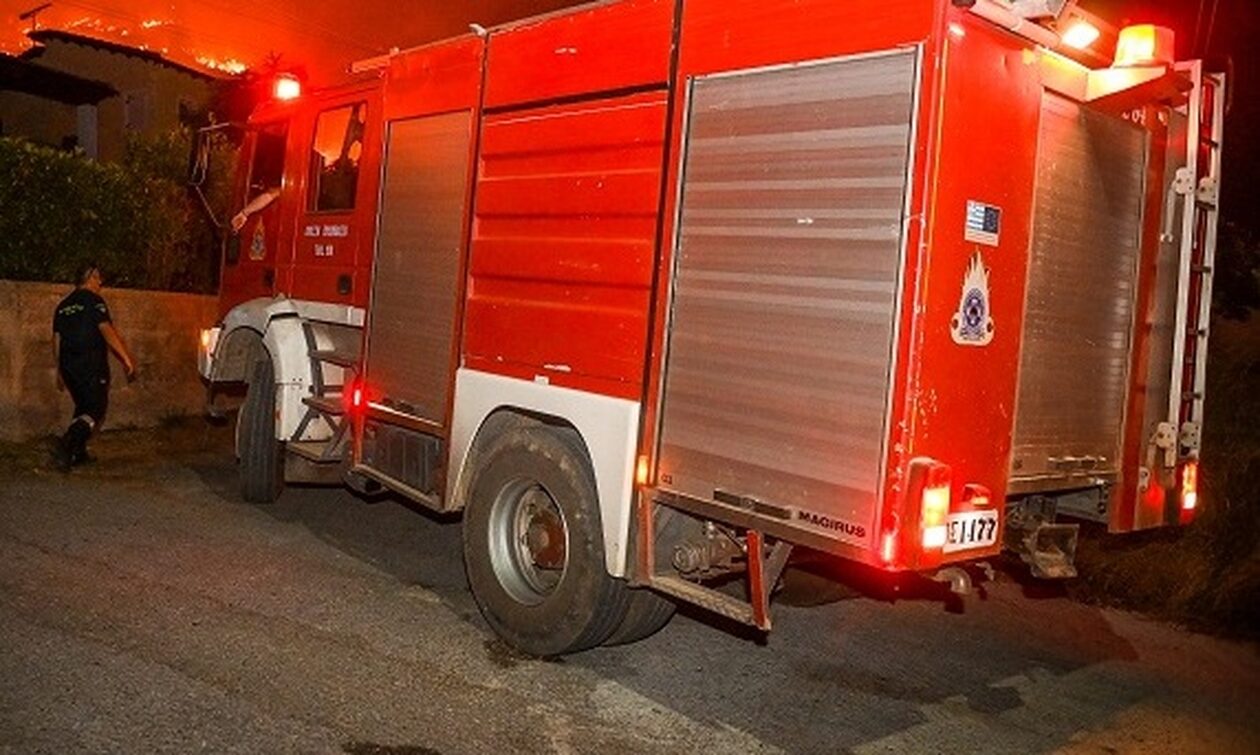 Φωτιά στη Ρόδο: Συνεχίζεται η μάχη με τις αναζωπυρώσεις – Χαμηλή η ένταση του ανέμου