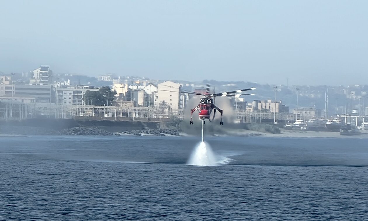 Φωτιές στην Ιταλία: Αναγκαστική προσγείωση ελικοπτέρου που συμμετείχε σε επιχείρηση – Σώος ο πιλότος