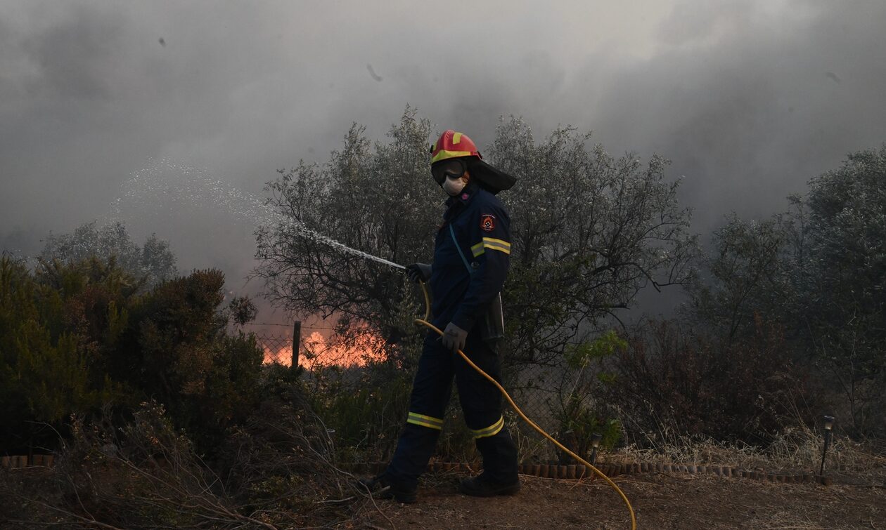 Τα νεότερα από τα πύρινα μέτωπα σε Βόλο, Ρόδο, Κέρκυρα και Κάρυστο – Νέα φωτιά στην Άρτα