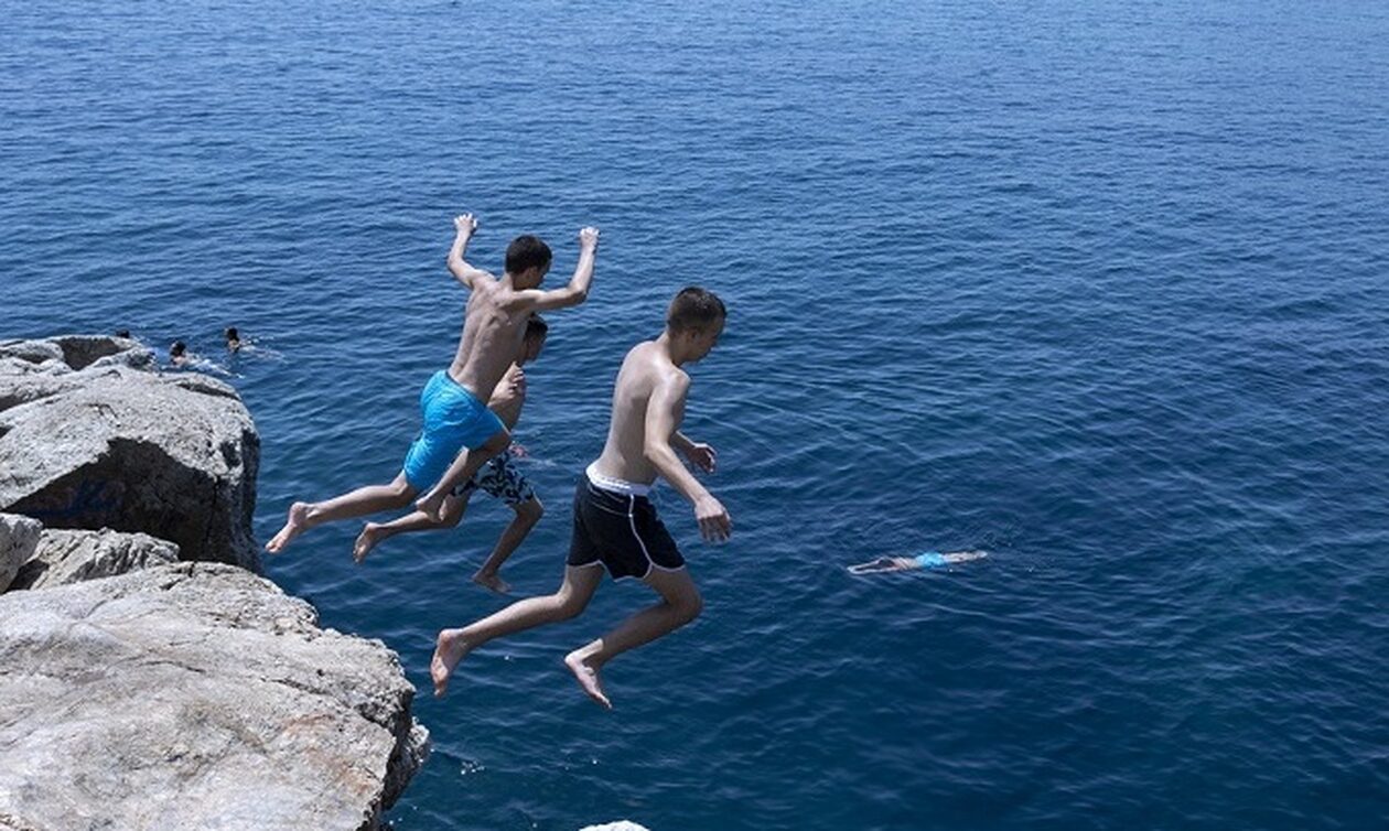 Ζήσαμε τον μεγαλύτερο καύσωνα στην ιστορία της χώρας – Τι δείχνουν τα στοιχεία του meteo.gr