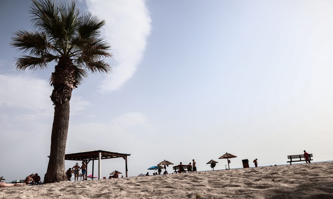 Καύσωνας – Meteo: «Έβρασε» μέχρι και η θάλασσα – Πού άγγιξε τους 30 βαθμούς Κελσίου