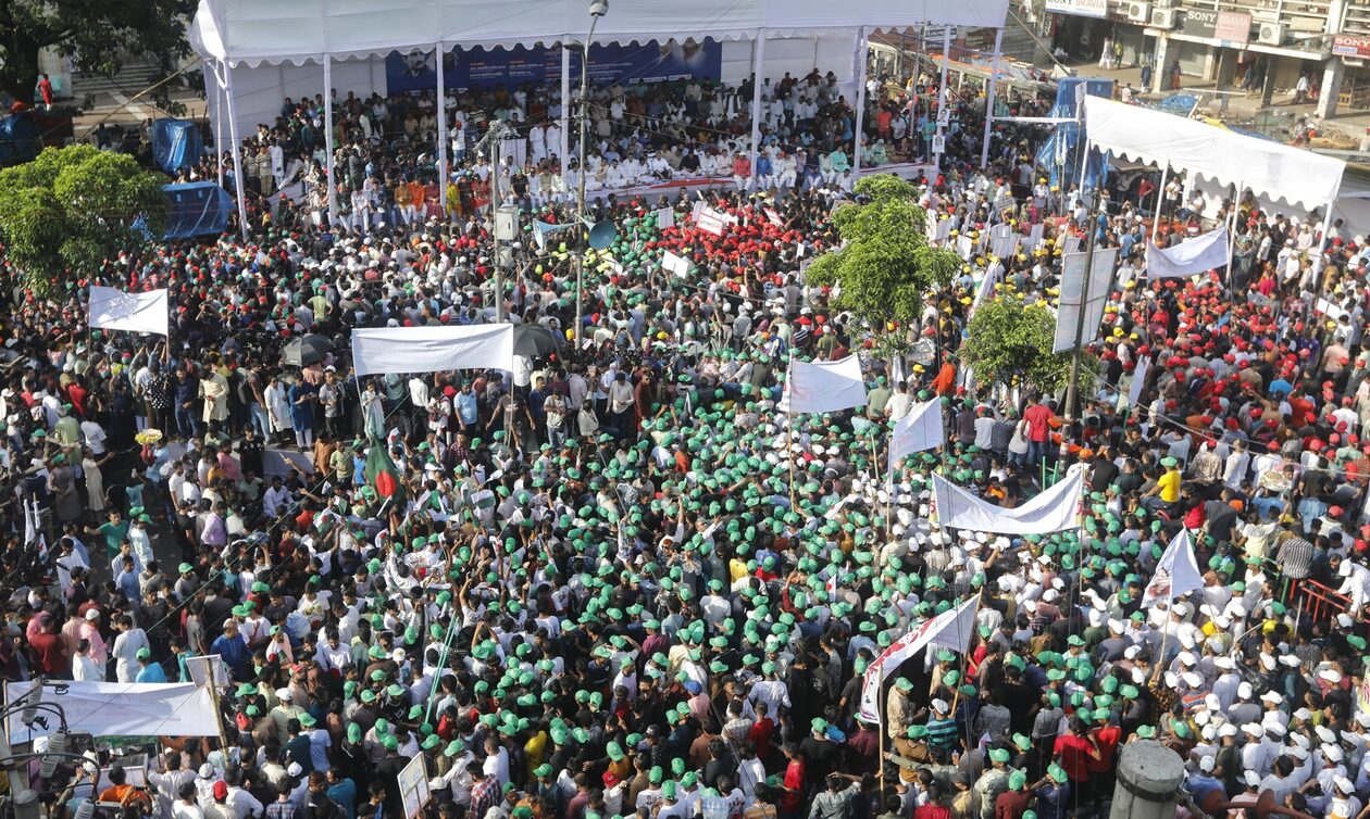 Μπαγκλαντές: Διαδηλωτές ζητούν την παραίτηση της πρωθυπουργού για διαφθορά – Δεκάδες τραυματίες