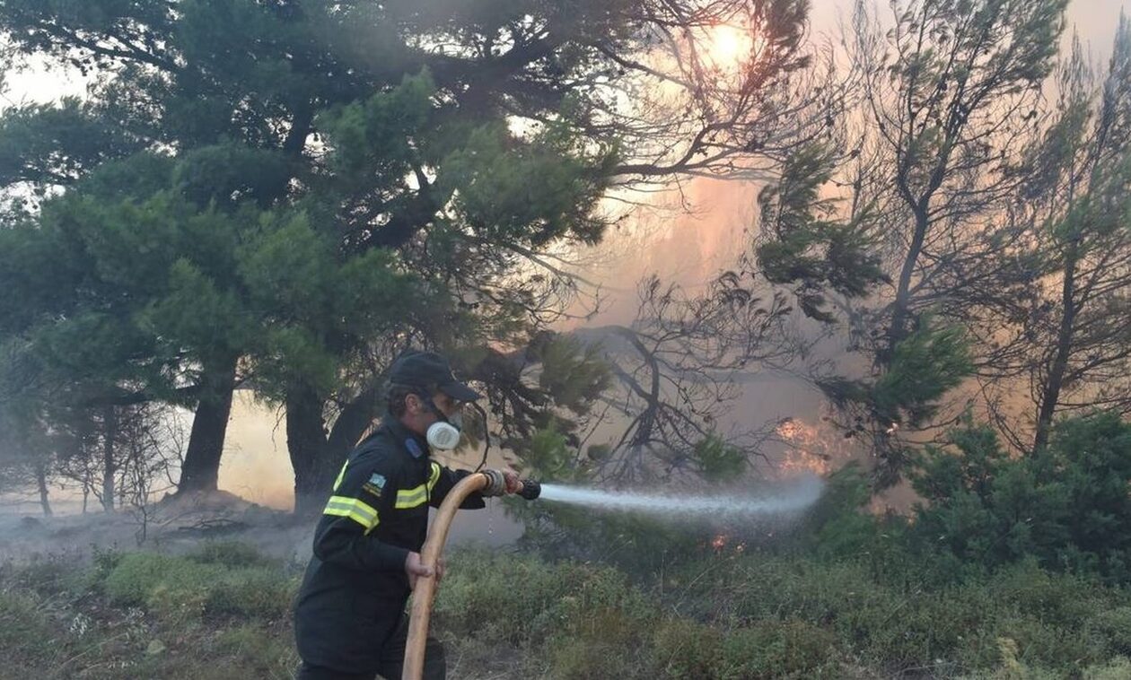 Φωτιά τώρα στο Αγρίνιο – Κινητοποιήθηκαν και εναέρια μέσα