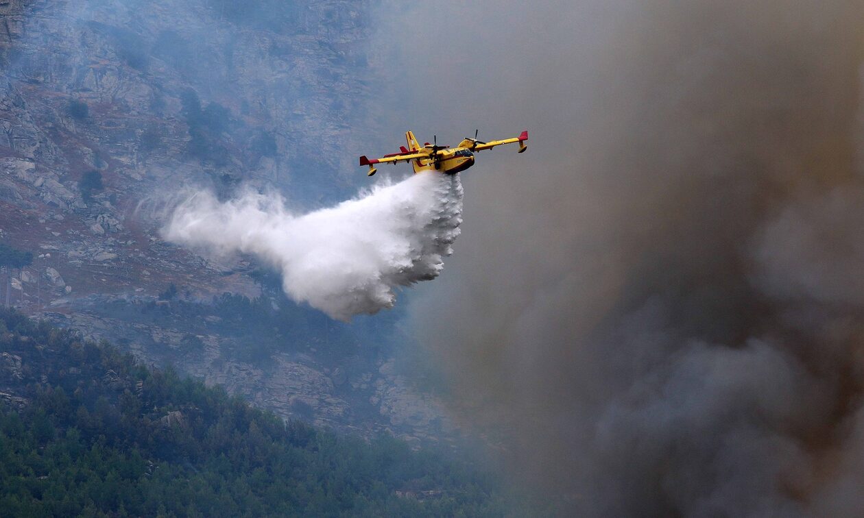 Φωτιά στη Θάσο – Επιχειρούν επίγειες και εναέριες δυνάμεις