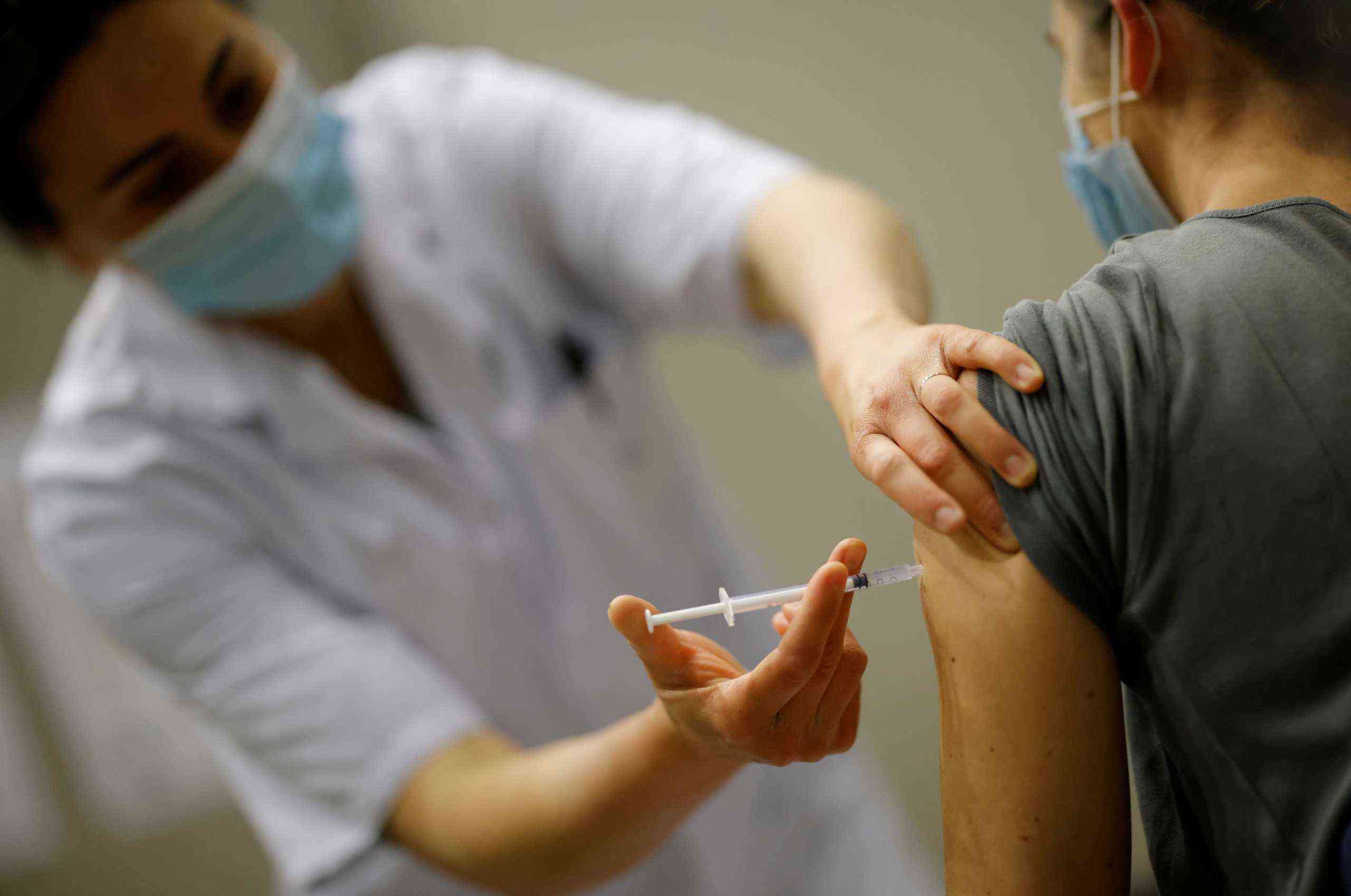 ΕΜΑ: Εγκρίθηκε εμβόλιο κατά της παραλλαγής Κράκεν του κορωνοϊού