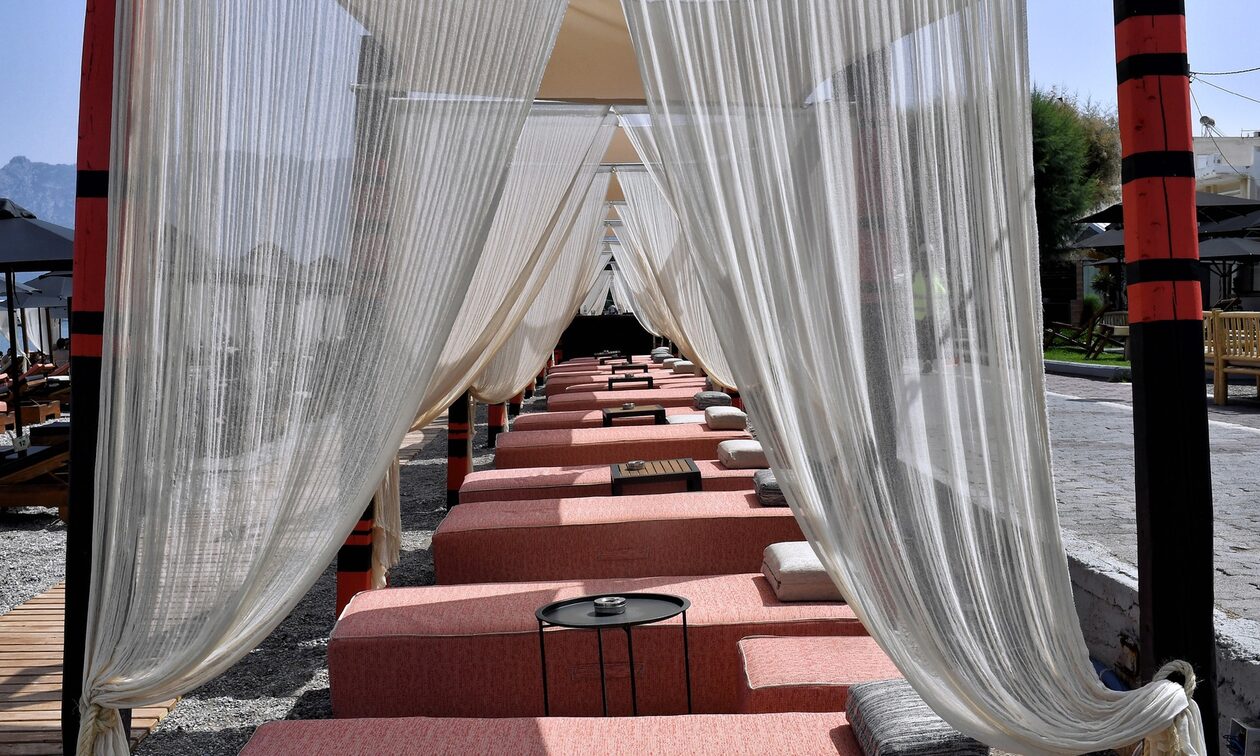 Κίνηση Πολιτών για Ελεύθερες Παραλίες: Σωματοφύλακες στις παραλίες – 120 ευρώ οι ξαπλώστρες