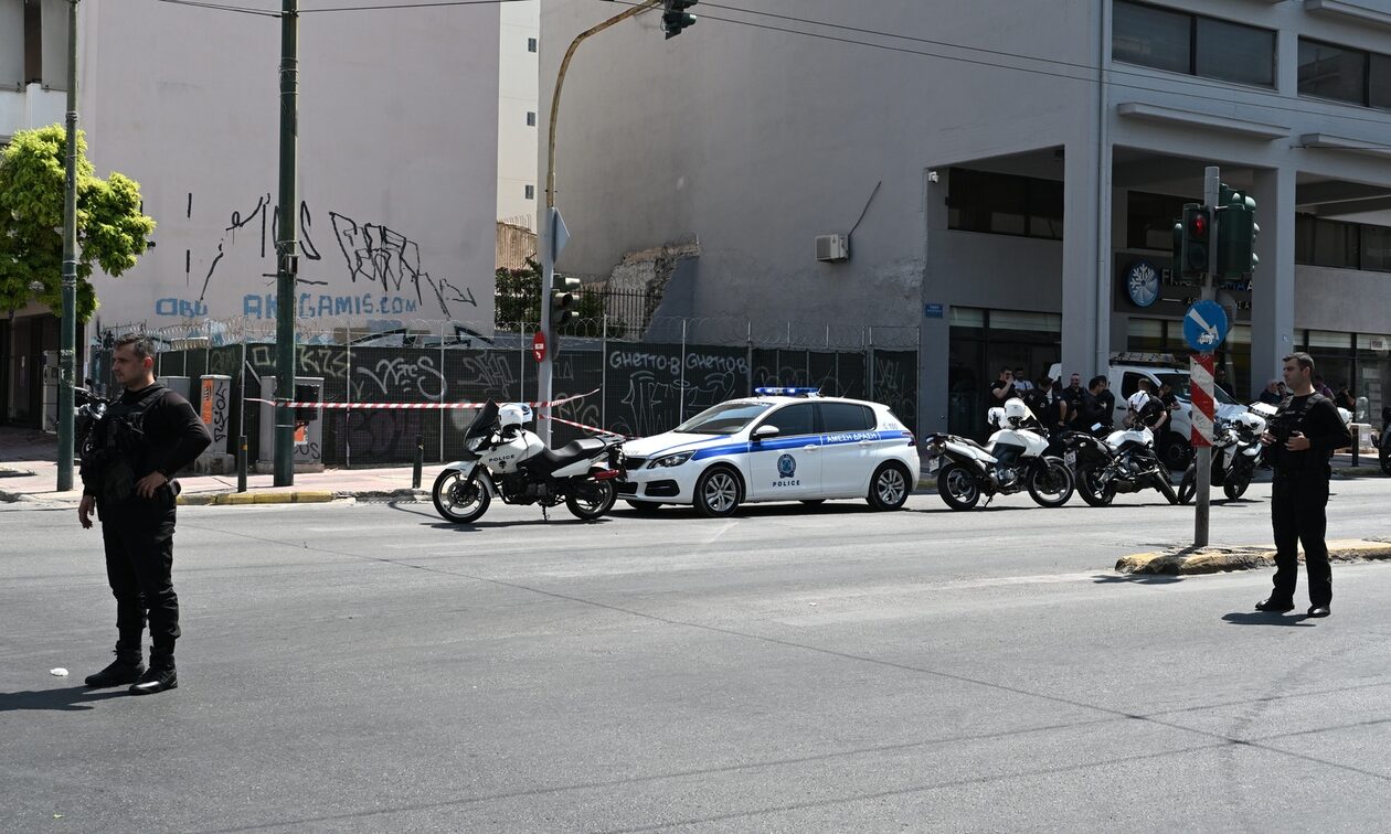 Ελεύθερος χωρίς περιοριστικούς όρους ο αστυνομικός που πυροβόλησε στον Κολωνό