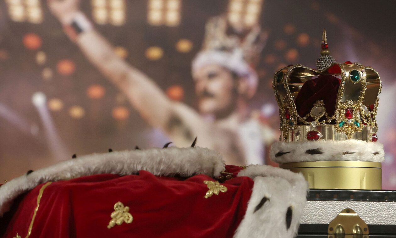 Φρέντι Μέρκιουρι: Το στέμμα, ο μανδύας και το πιάνο του σε δημοπρασία