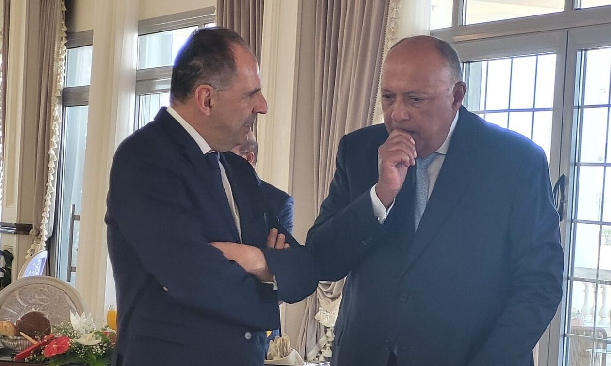 Ο Σούκρι ζήτησε από τον Γεραπετρίτη να παρατείνει τη διαμονή του στην Αίγυπτο για να συζητήσουν
