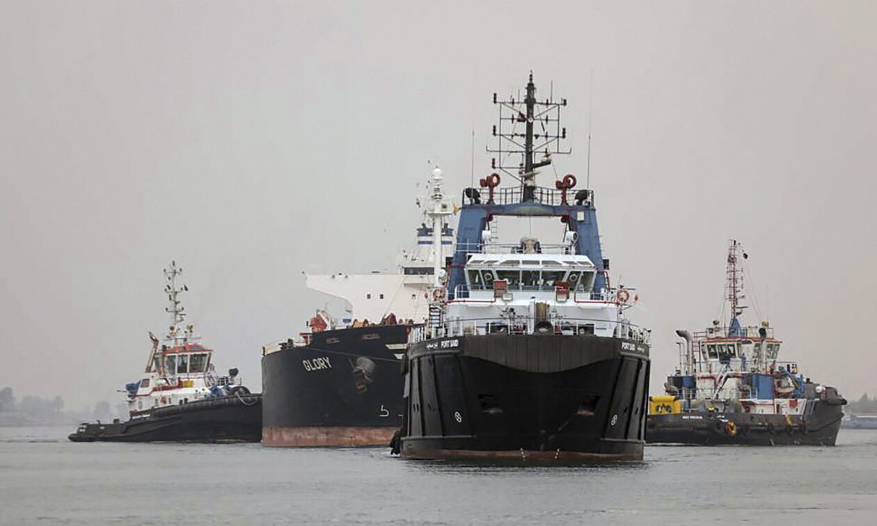 Διώρυγα του Σουέζ: Ρυμουλκό πλοίο βυθίστηκε μετά από σύγκρουση με τάνκερ