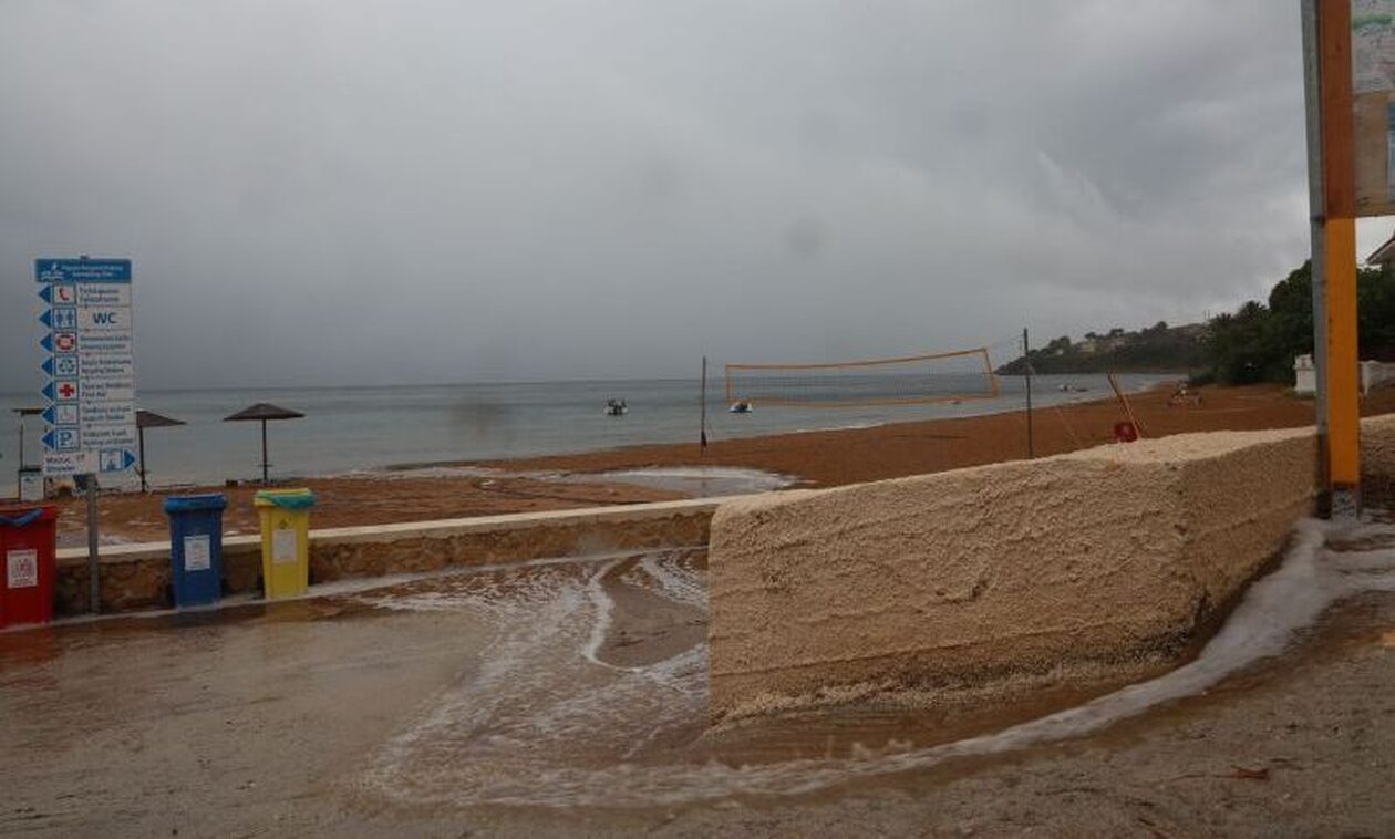 Κακοκαιρία Petar: Σφυροκόπησε το Ιόνιο και συνεχίζει – Πού θα «χτυπήσει» τις επόμενες ώρες