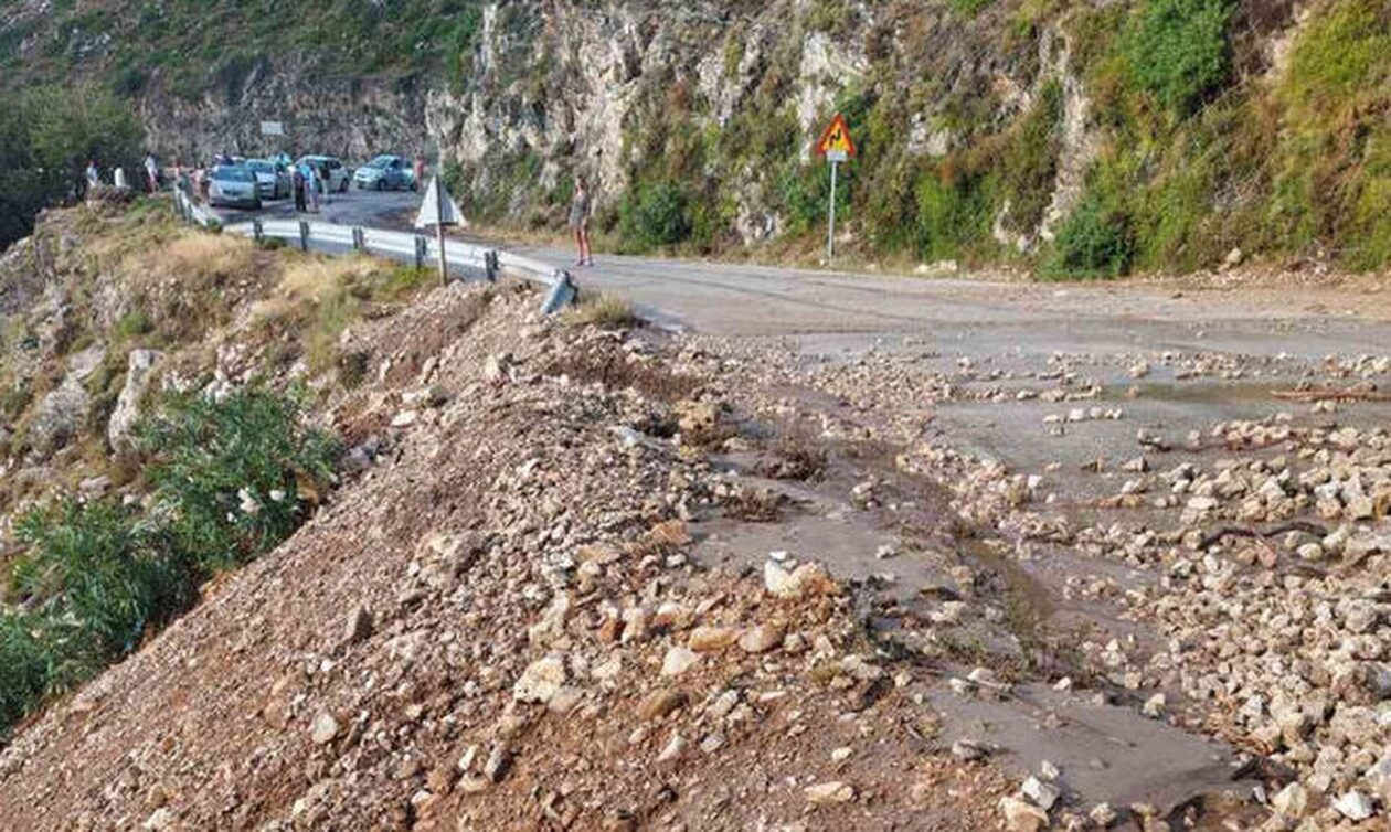 Κακοκαιρία Petar: Προβλήματα στο οδικό δίκτυο της Κεφαλονιάς από την κακοκαιρία