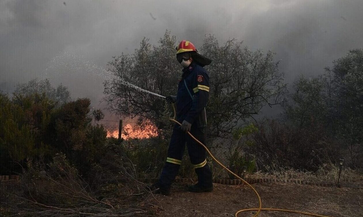 Φωτιές σε εξέλιξη: Τα νεότερα από τα πύρινα μέτωπα σε Ασπρόπυργο και Τζια