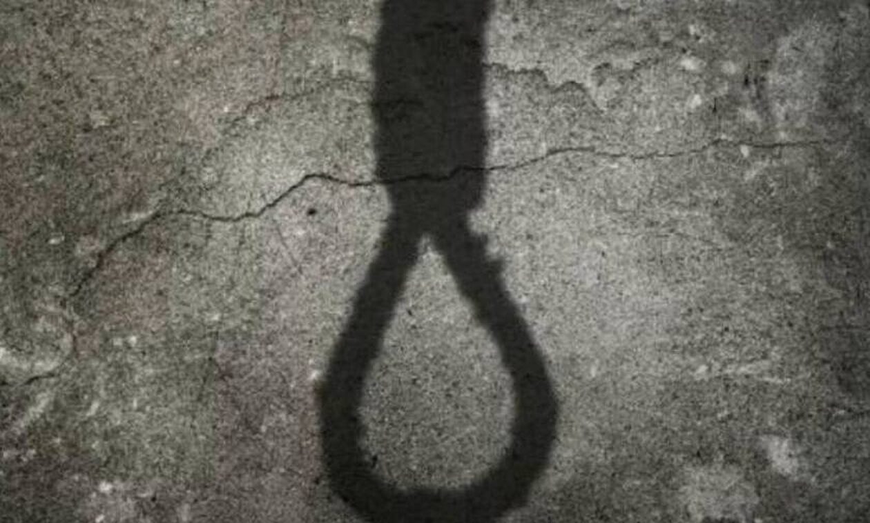 Πτολεμαΐδα: Κρεμασμένος με σχοινί βρέθηκε 94χρονος στην πιλοτή του σπιτιού του