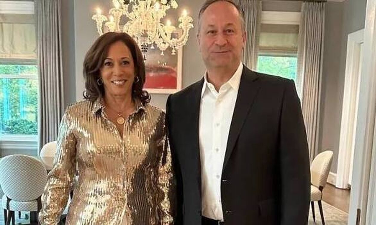 Κάμαλα Χάρις: Διασκέδασε σε συναυλία της Μπιγιονσέ με… χρυσό πουκάμισο